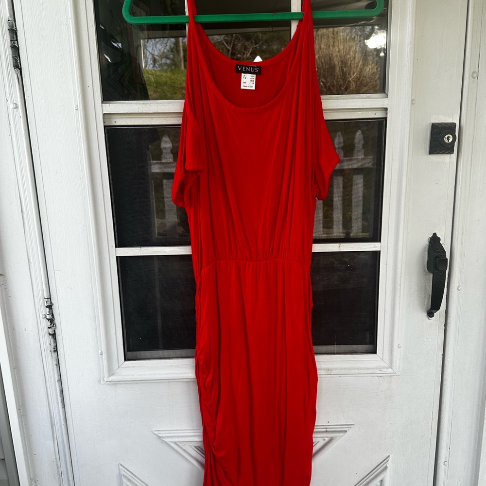 VENUS Vibrant Red Cold-Shoulder Midi Dress